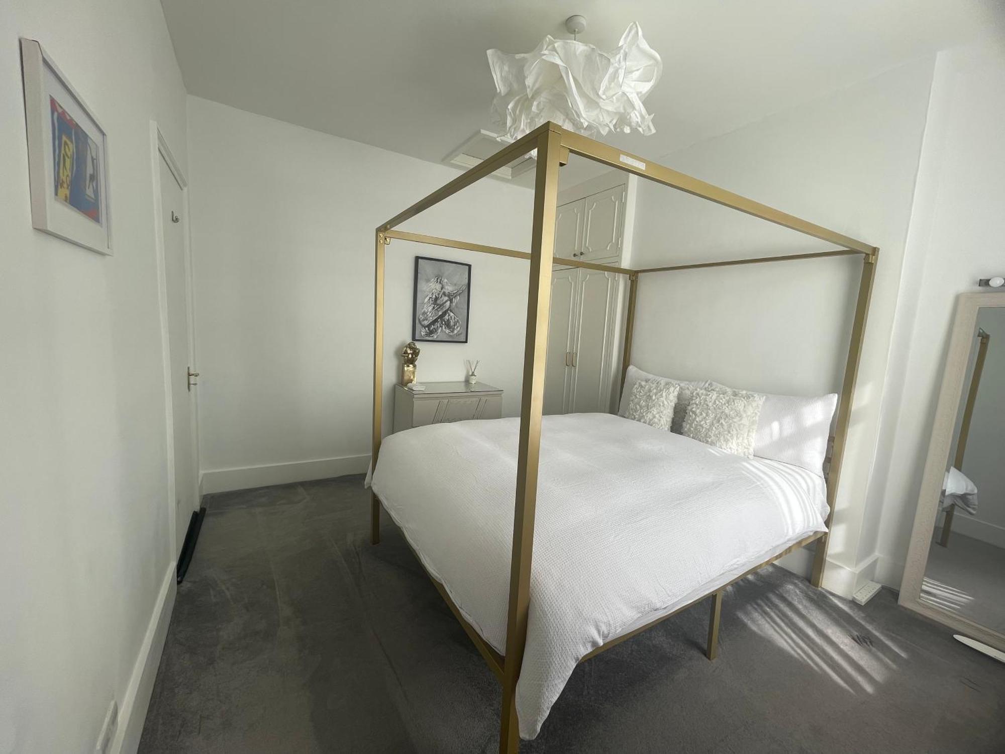 Queen Bedroom In Maida Vale Londres Exterior foto